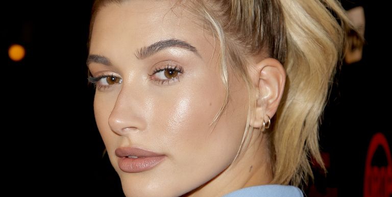 Hailey Bieber Meminta Nasihat Rosie Huntington-Whiteley untuk Menjadi Seorang Ibu