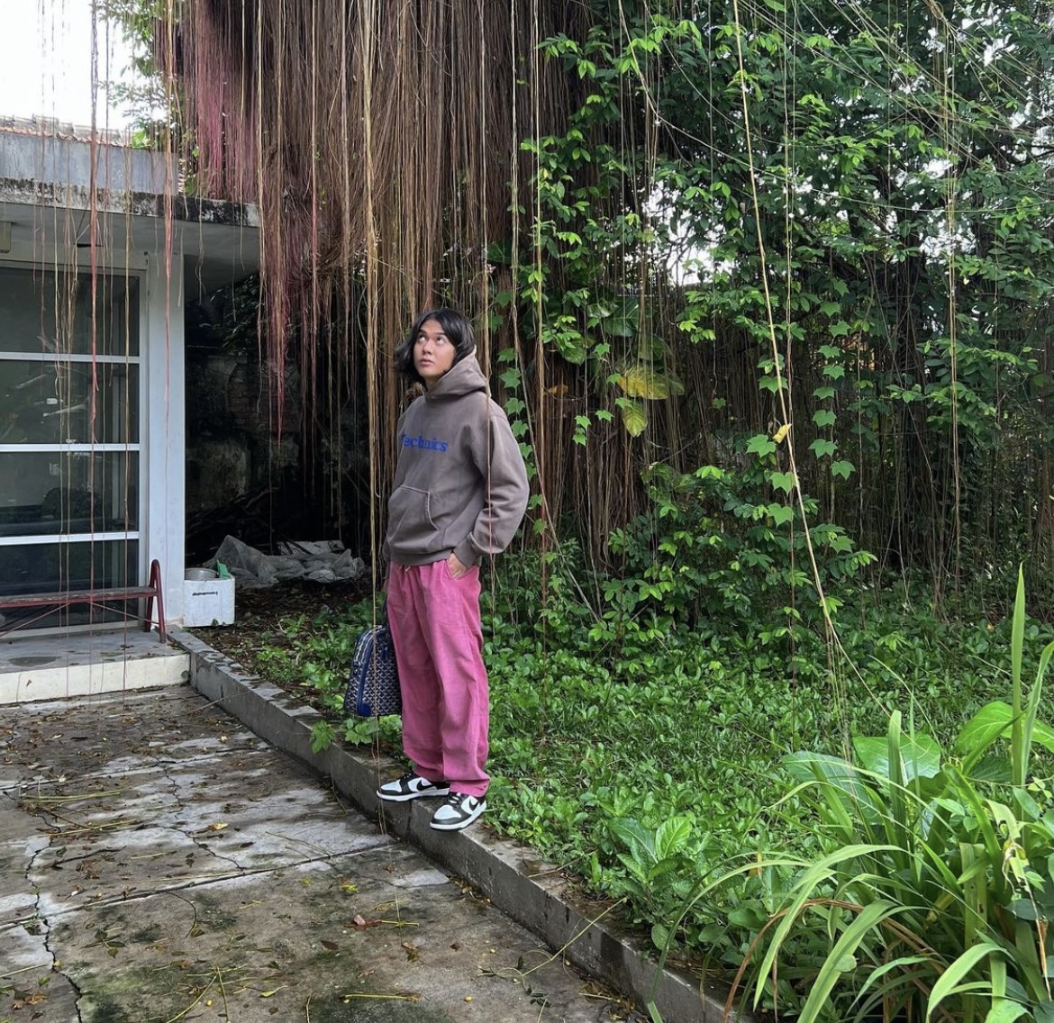 Inspirasi Streetwear dari Penampilan Iqbaal Ramadhan untuk Awal Tahun