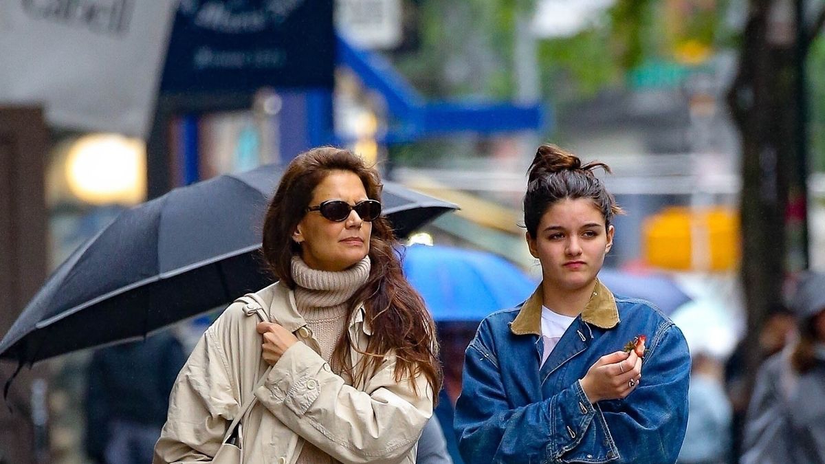 Tampilan Kembar Katie Holmes dan Suri Cruise