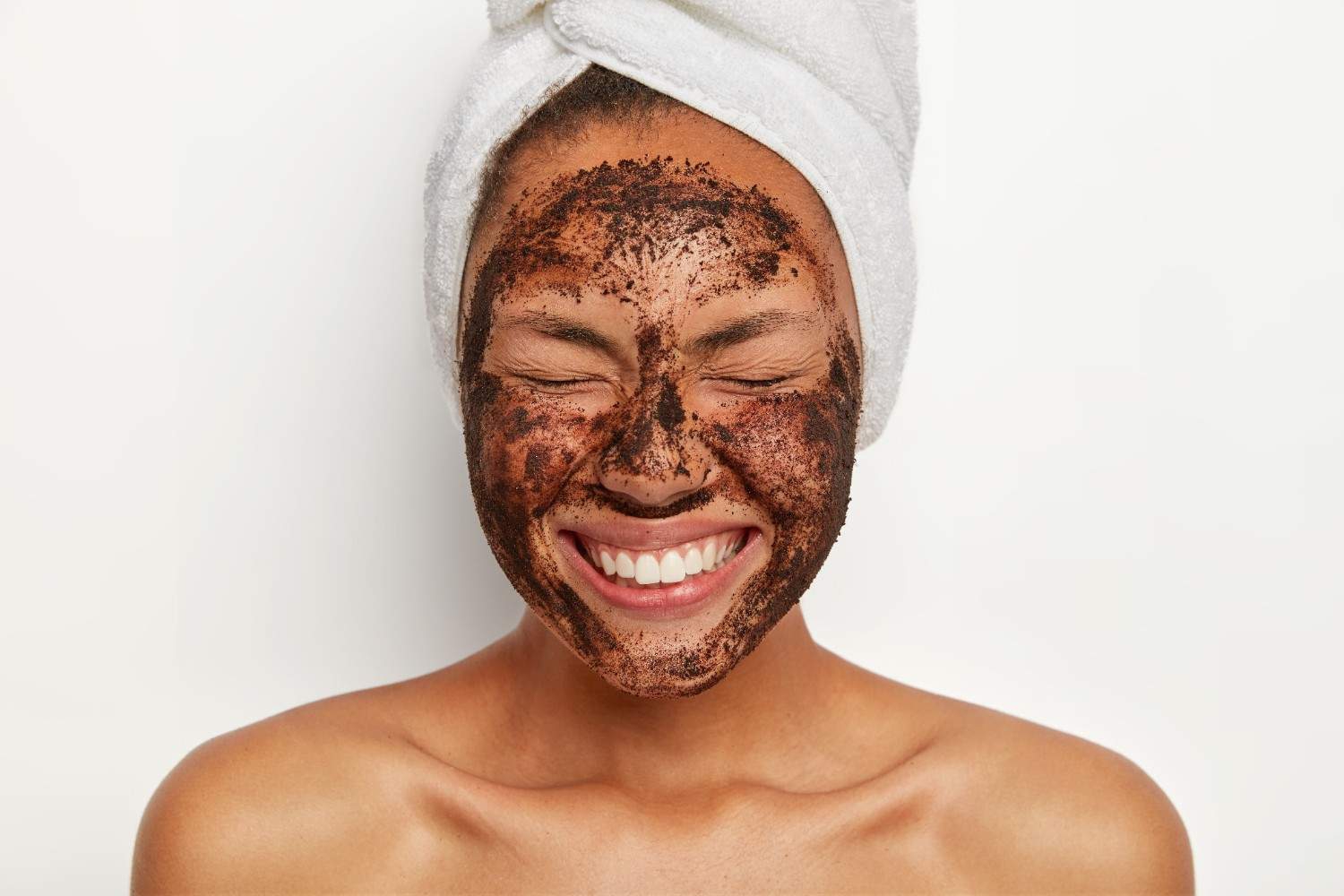Segarkan Wajah dengan Masker Alami dari Biji Kopi