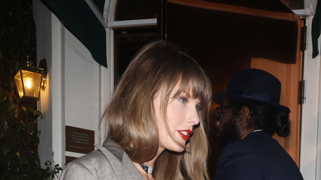 Penampilan London Taylor Swift yang Dipadukan dengan Sentuhan Merah