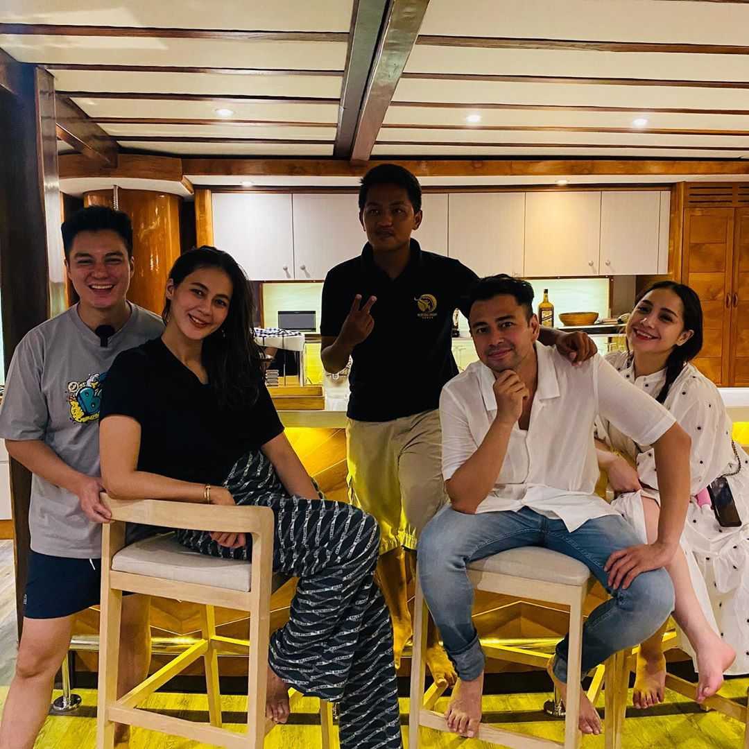 Intip Keseruan Liburan Dua Pasangan Baim-Paula & Raffi-Nagita di Labuan Bajo!