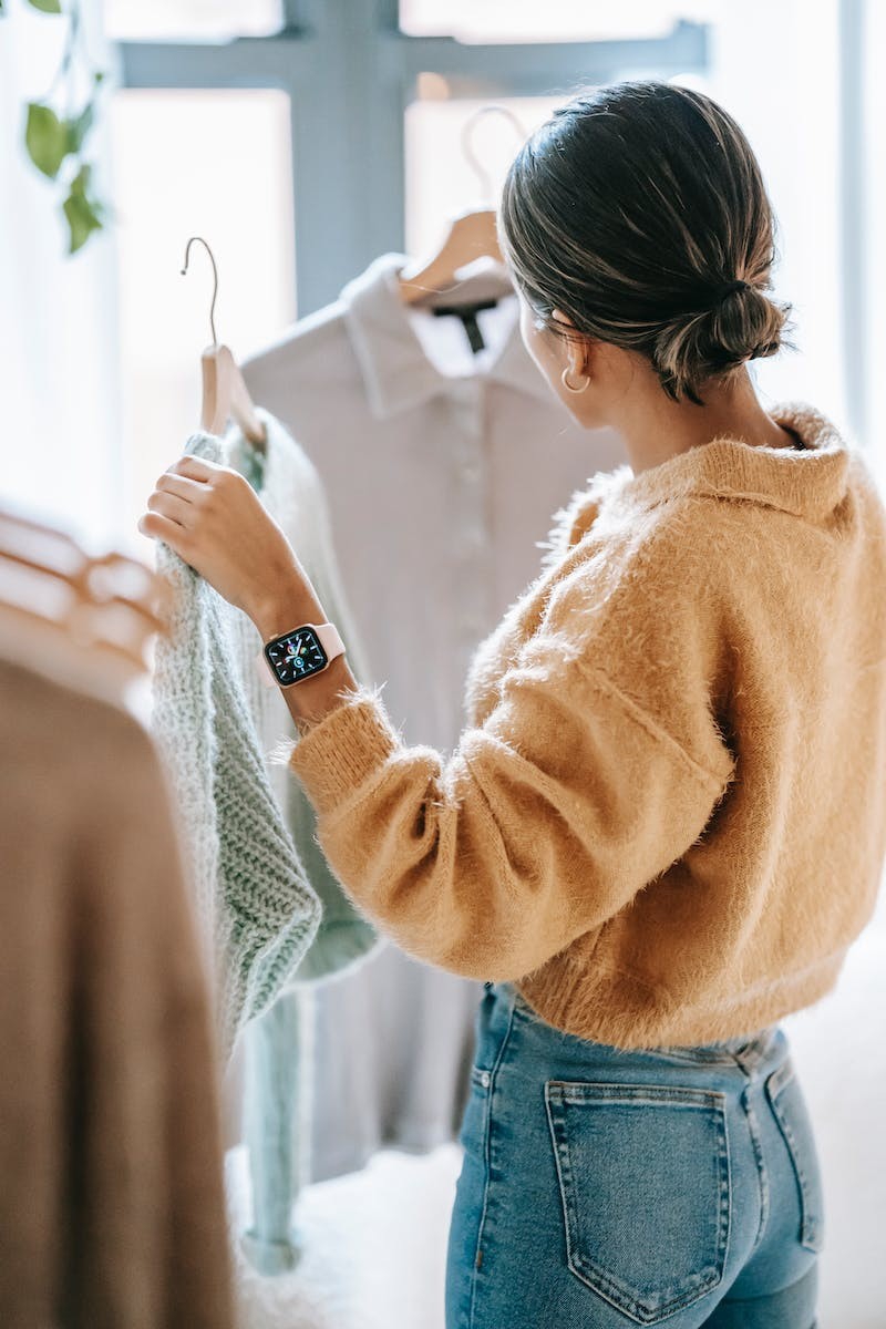 Membedah Dua Dunia Berbeda, Fast Fashion dan Slow Fashion