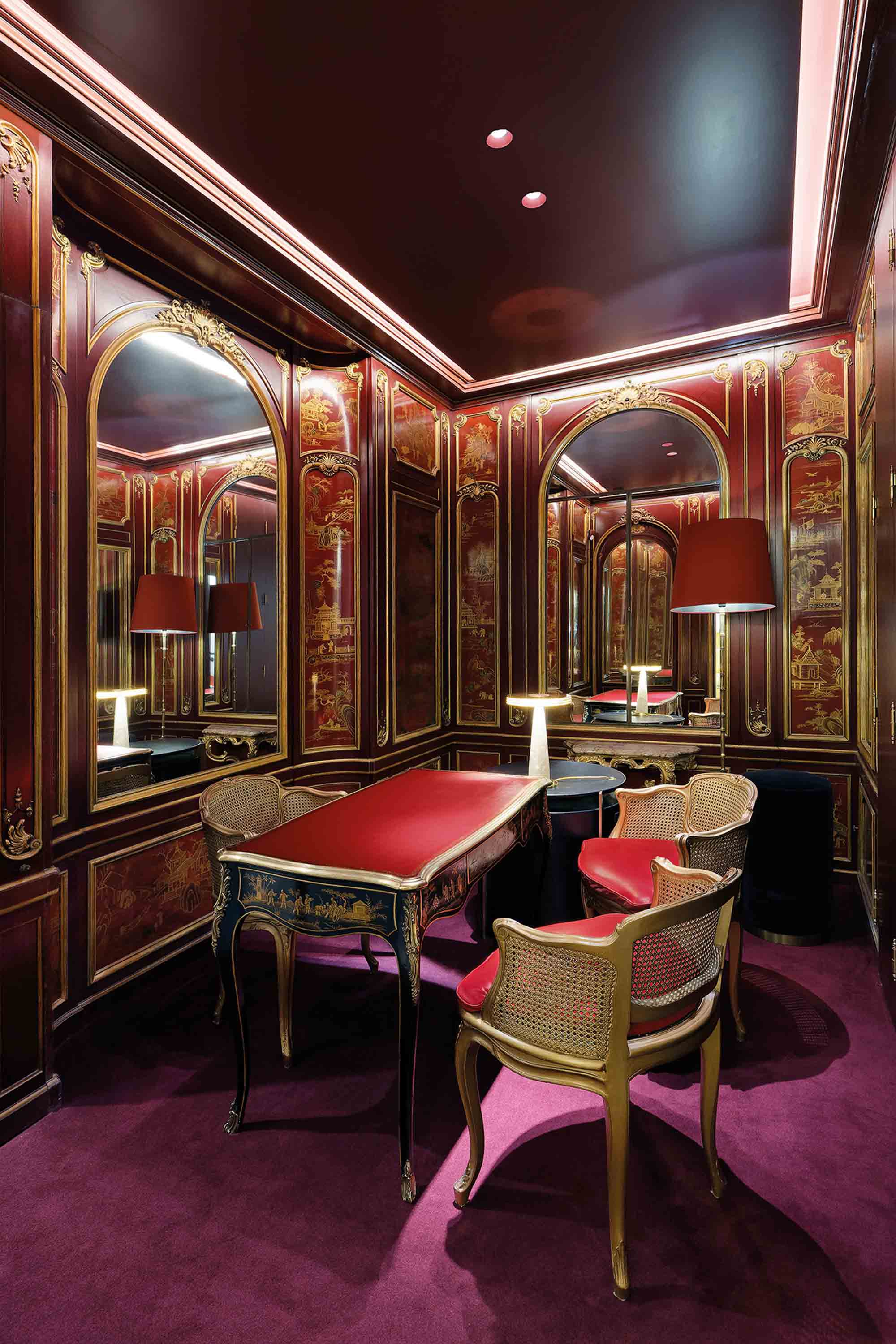 HAL-HAL  YANG PERLU DIKETAHUI TENTANG BOUCHERON