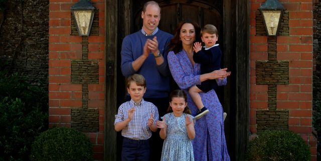 Kate Middleton dan Pangeran William Membawa Anak-anak Mereka Mengunjungi Ratu Elizabeth II di Istana Balmoral