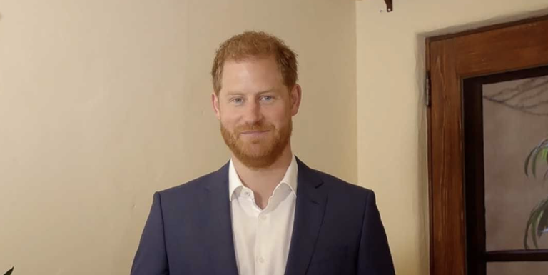 Pangeran Harry Menyebut Nama Meghan Markle dan Pangeran William ketika Menyampaikan Pidatonya di Acara Penghargaan Diana 2021