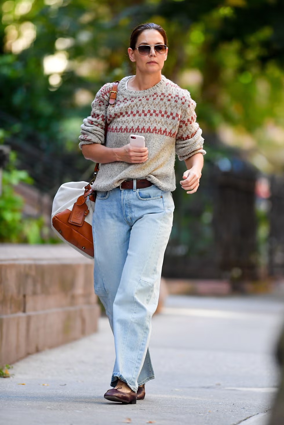 Padu Padan Gaya Katie Holmes yang Selalu Stylish