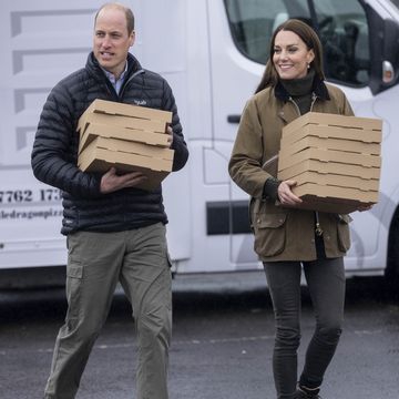 Pangeran William dan Putri Kate Mengirimkan 22 Pizza untuk Para Relawan Penyelamat