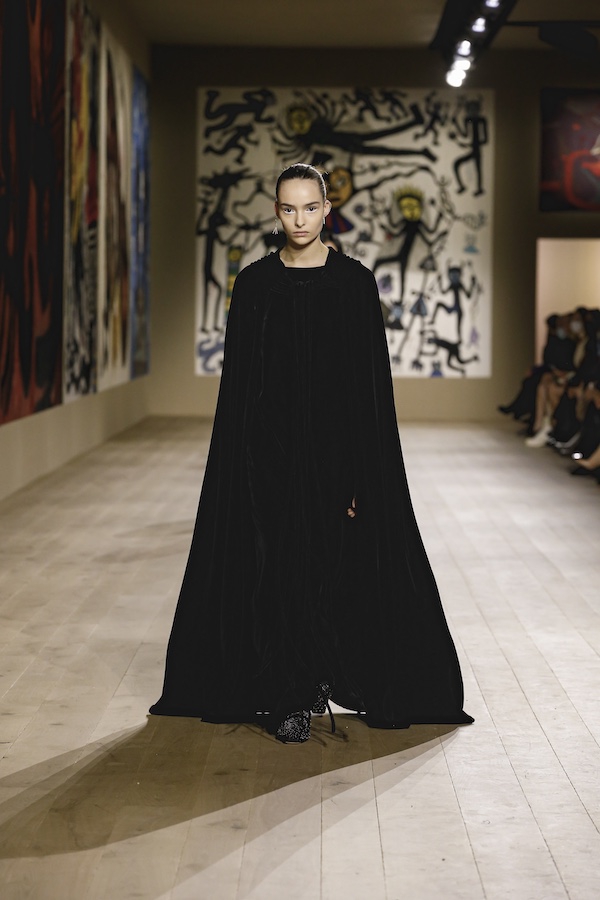 Glamorama Sulam Apik di Koleksi Dior Haute Couture