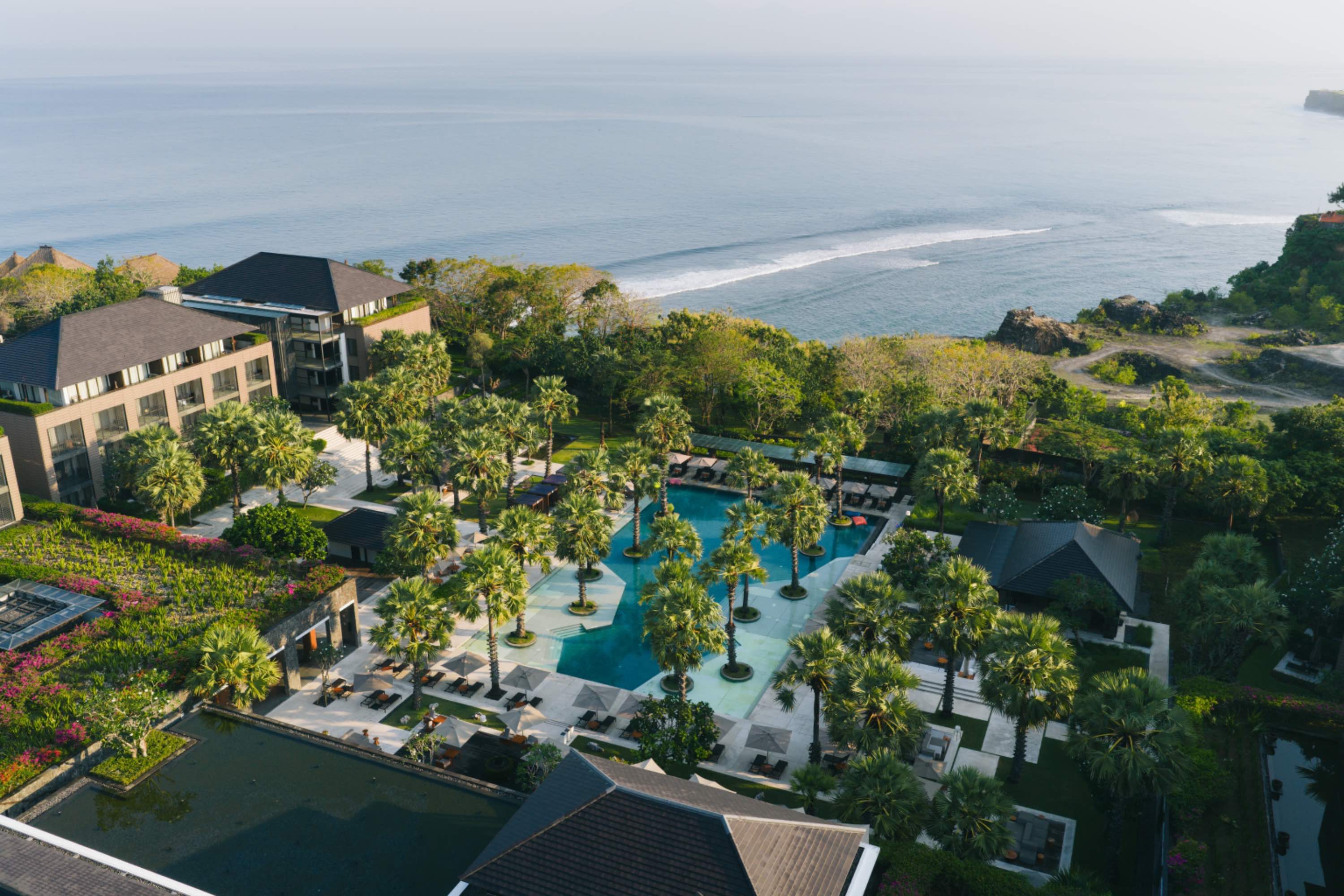 Radisson Blu Resort & Villas, Bali Uluwatu: Destinasi Menginap yang Menyatu dengan Semangat Selancar Bali