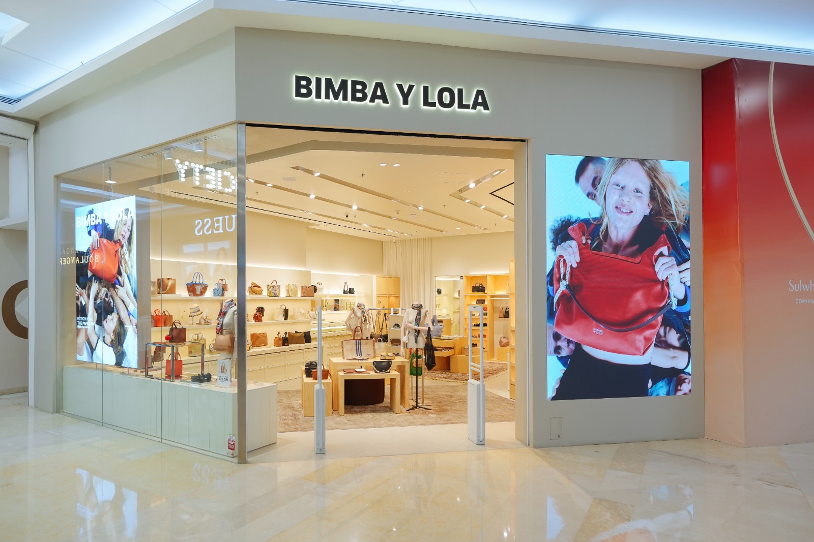 Bimba Y Lola Membawa Sentuhan Gaya Ceria di Gerai Terbarunya