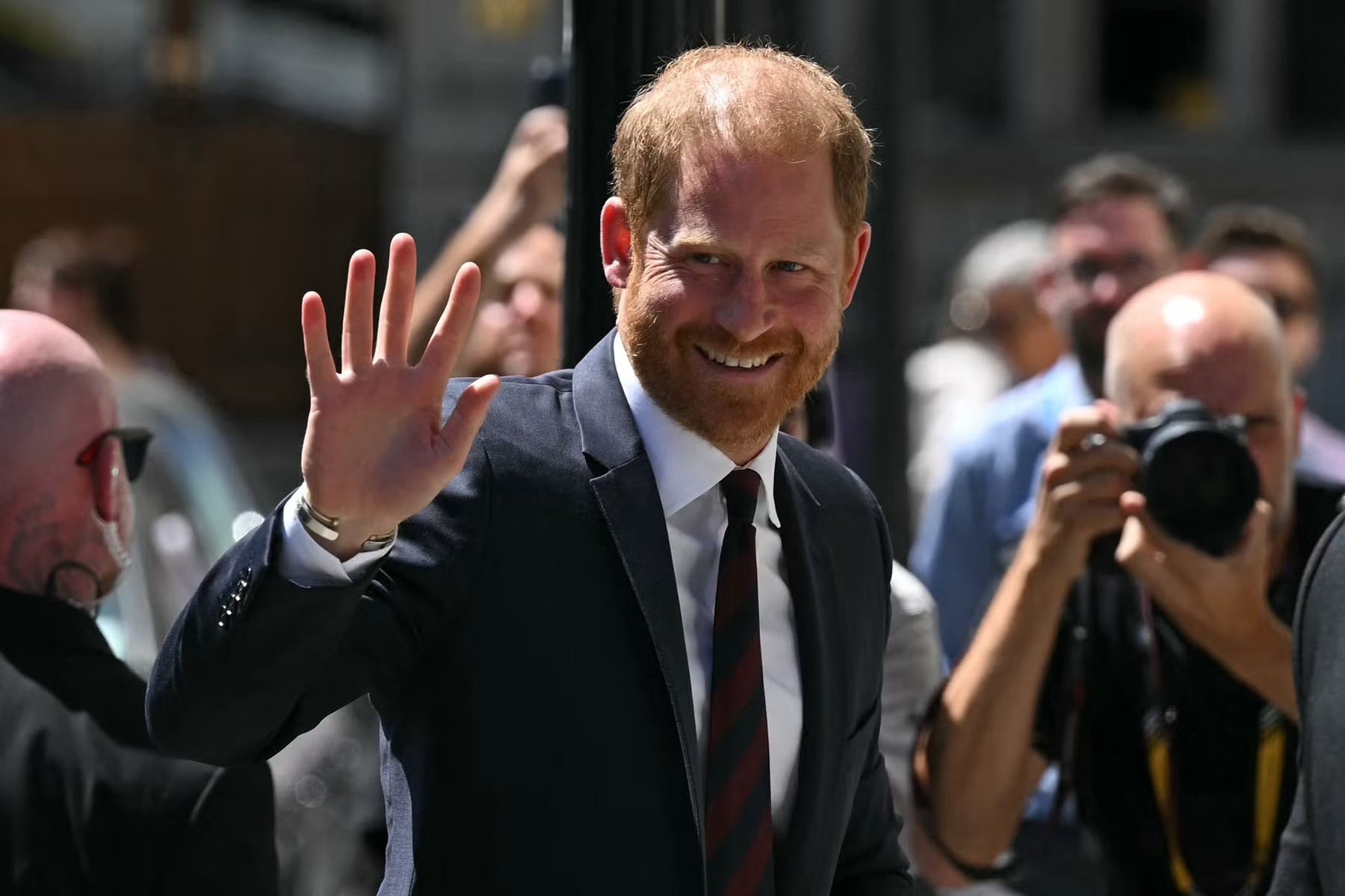 Pangeran Harry Tiba di London Tanpa Meghan dan Anak-Anak