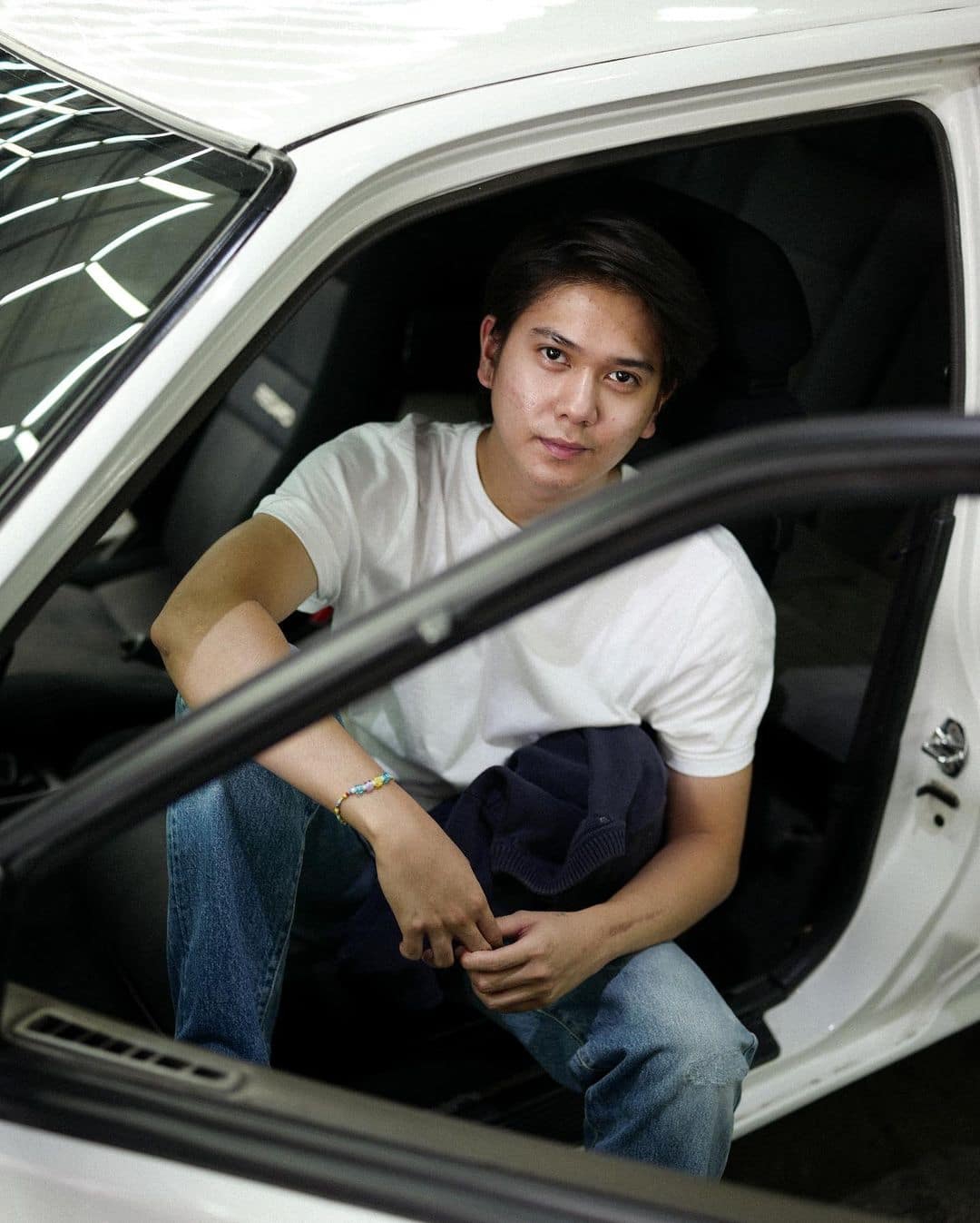 Tengok Mobil Antik Toyota milik Iqbaal Ramadhan Ini!