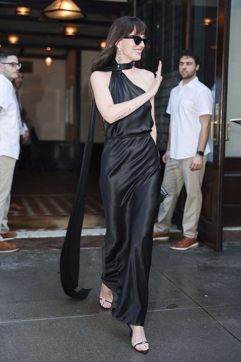 Dakota Johnson Tampil Anggun dengan Slip Dress saat Premiere Film The Materialists
