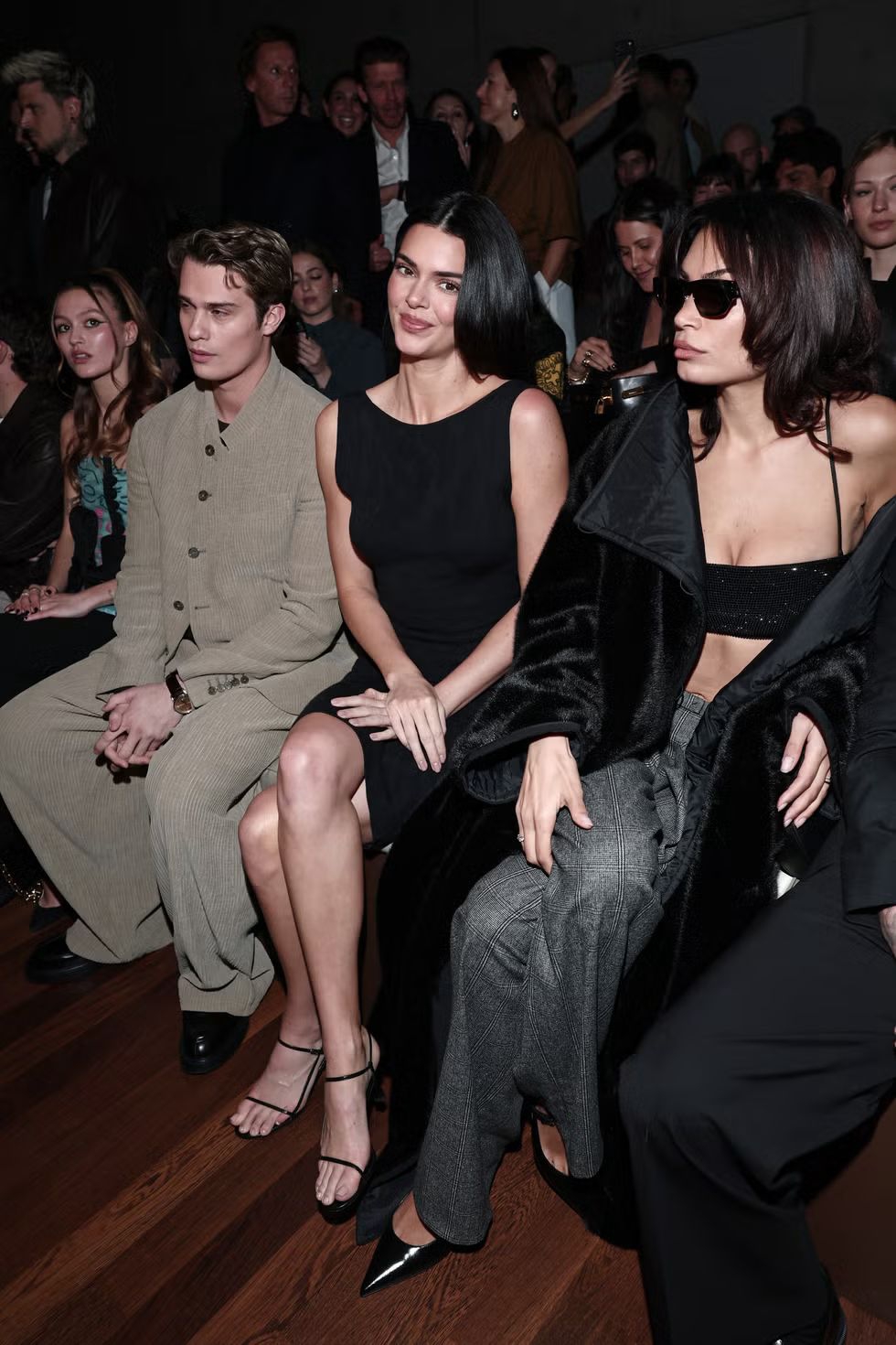Kendall Jenner di barisan depan show Emporio Armani