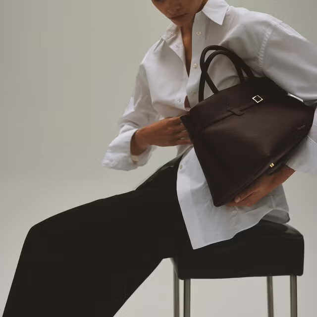 Ikon Modern Andalan Katie Holmes: Le Cambon dari Manu Atelier