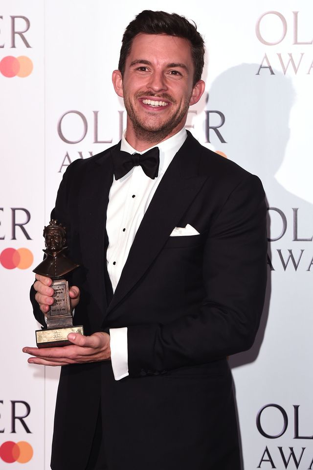 Jonathan Bailey di Olivier Awards 2019