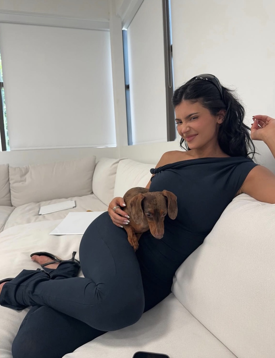 Kylie Jenner Memakai Baju Khy