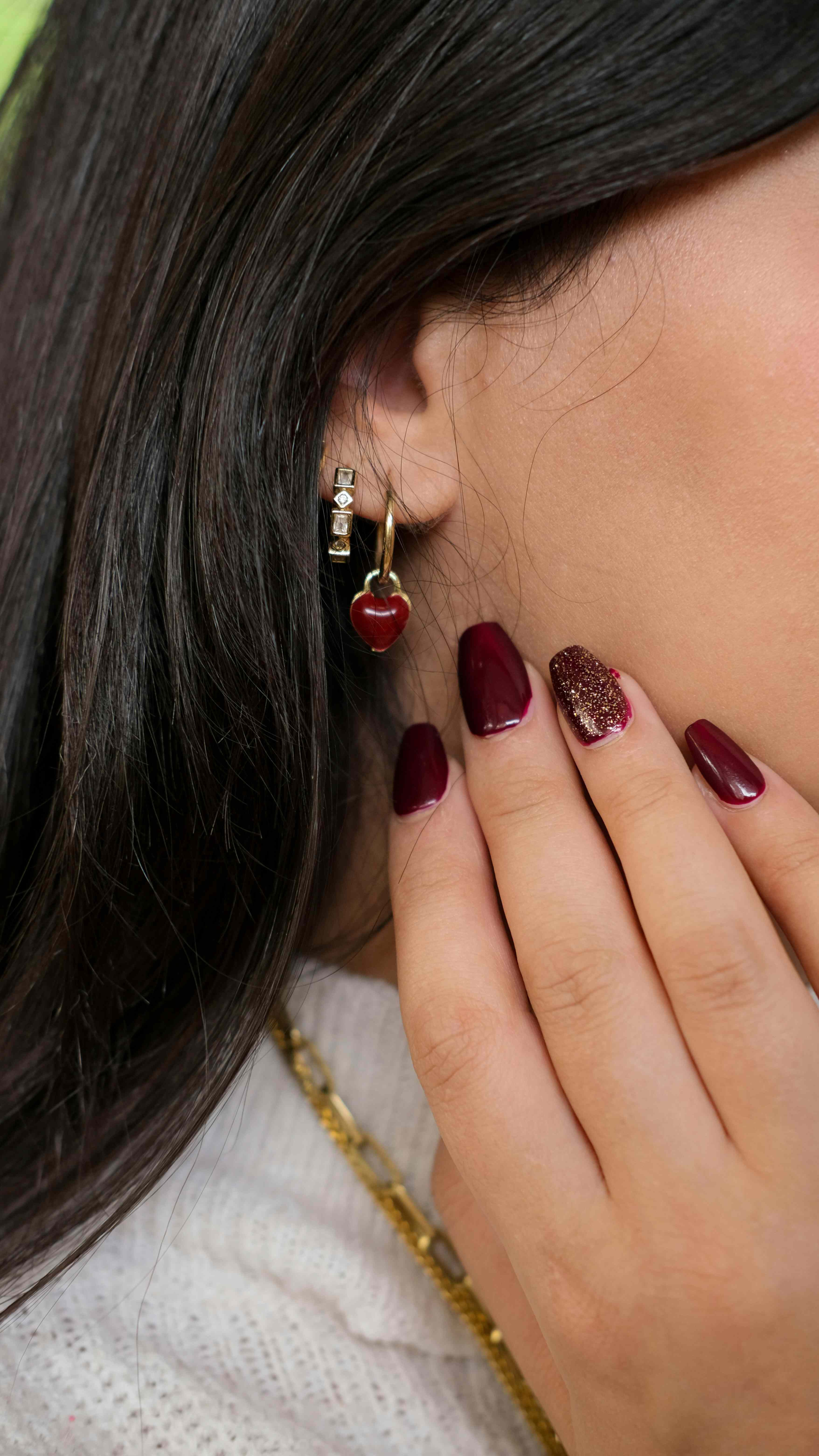 Inspirasi Nail Art Maroon and Gold yang Elegan