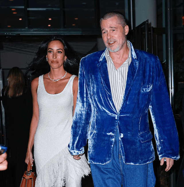 Brad Pitt Kenakan Jaket Beludru Saat Kencan dengan Ines de Ramon