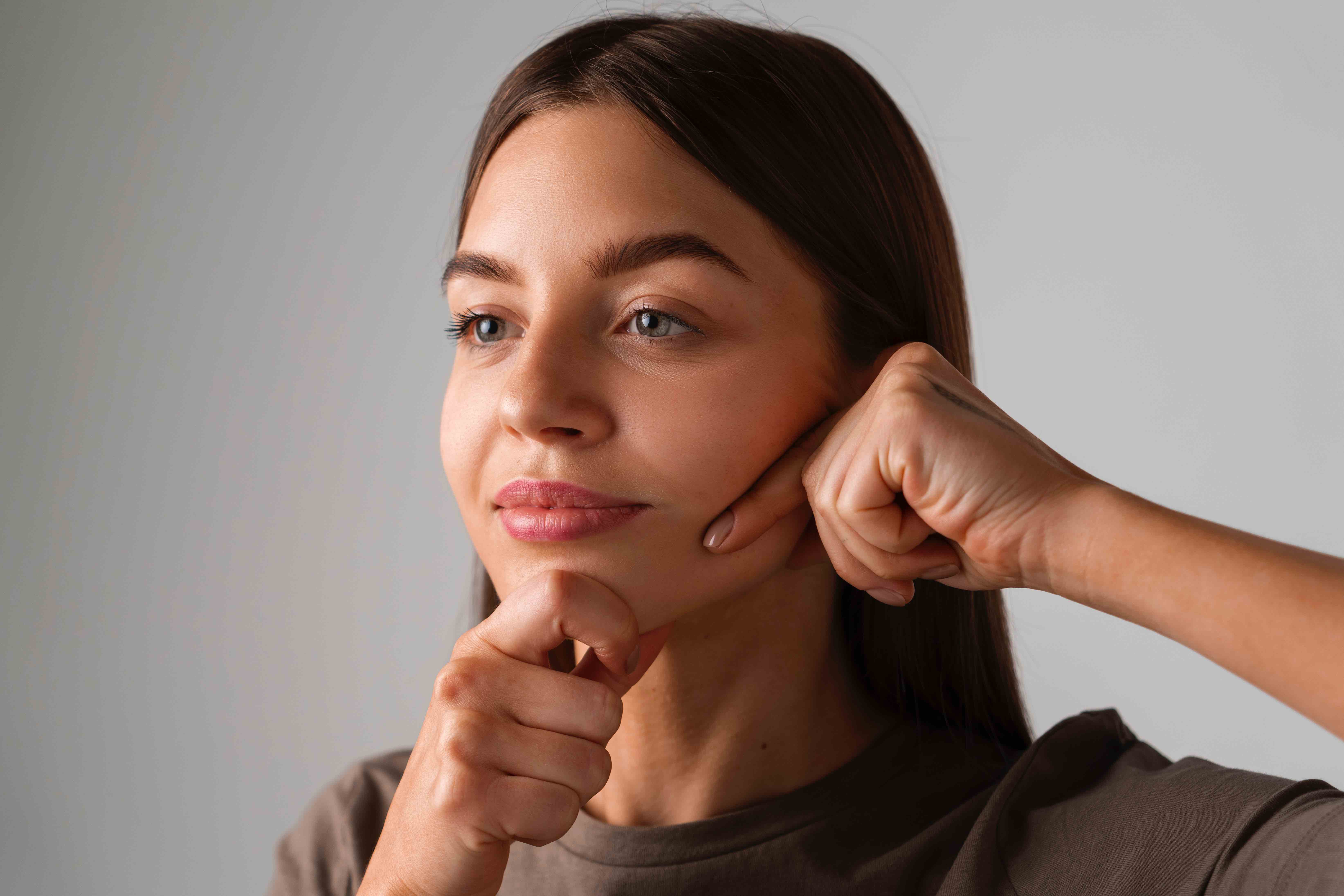 Khasiat Alami Face Yoga untuk Wajah Lebih Kencang