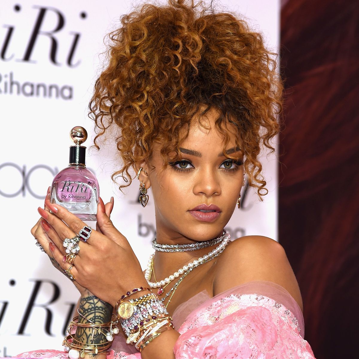 Wangi Seperti Surga, Parfum Seperti Apa Yang Rihanna Pakai?