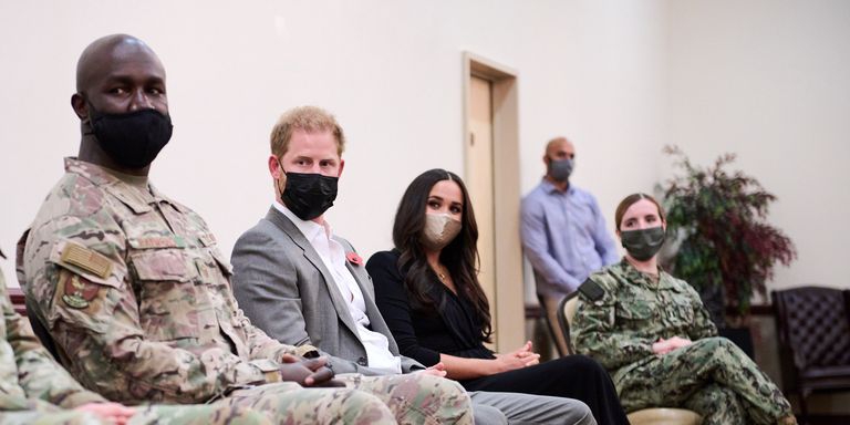 Pangeran Harry & Meghan Markle Mengunjungi Pangkalan Militer di Hari Veteran