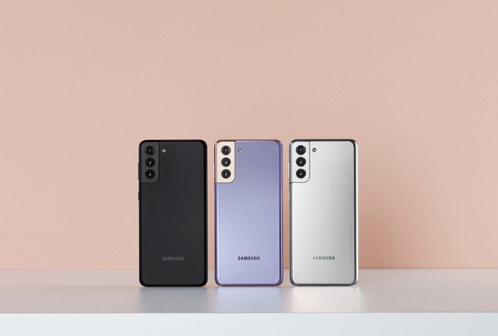 Tiga variasi warna Samsung Galaxy S21+