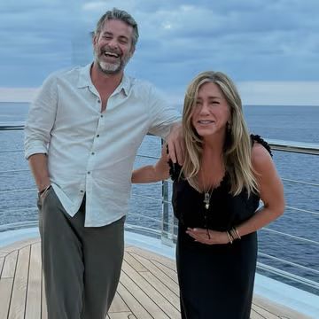 Jim Curtis Bagikan Foto-Foto Romantis Bersama Jennifer Aniston pada Ulang Tahunnya