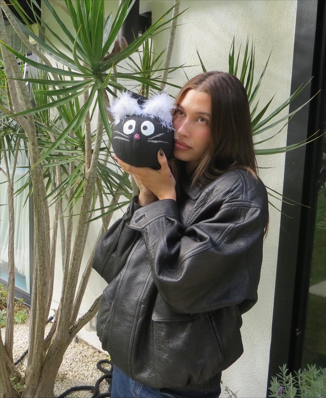 Intip Keriaan Hailey Bieber dalam Menyambut Musim Halloween