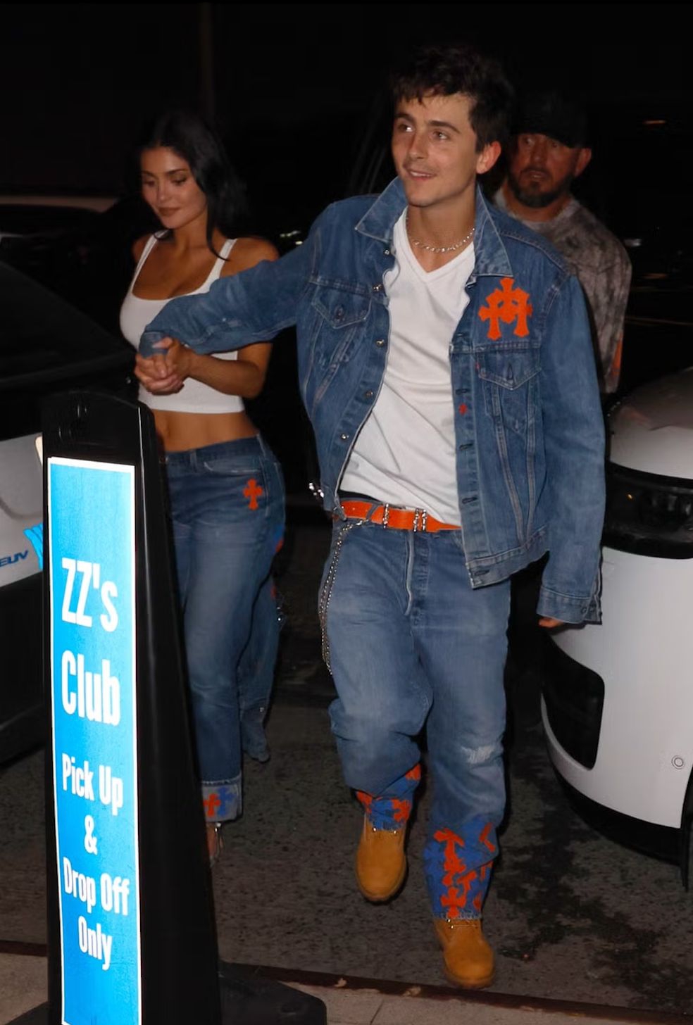 Kylie Jenner dan Timoth&eacute;e Chalamet Tampil Serasi Mengenakan Denim Bertema Knicks untuk Courtside Date Terbaru Mereka