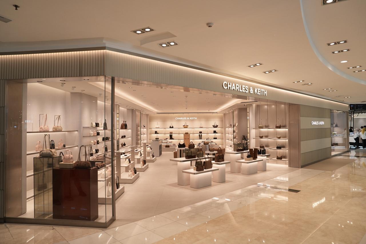 Wajah Baru Gerai Charles & Keith di Grand Indonesia