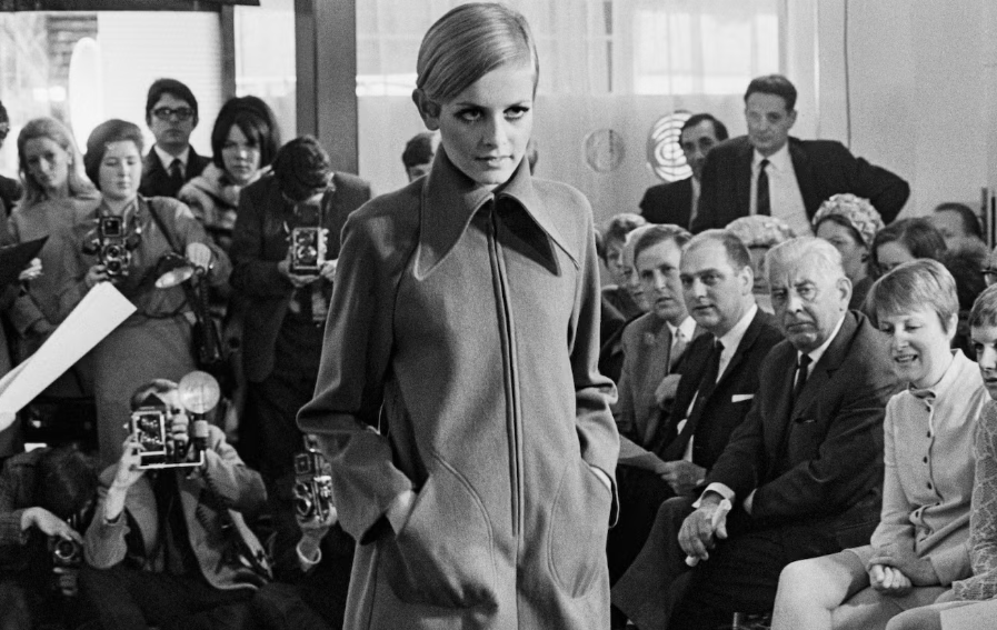 Dari Naomi hingga Bella: Perjalanan Debut Runway Para Supermodel Sepanjang Dekade