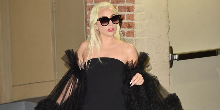 Lady Gaga Tampilan dalam Balutan Tulle Minidress yang Memancarkan Aura Dramatis