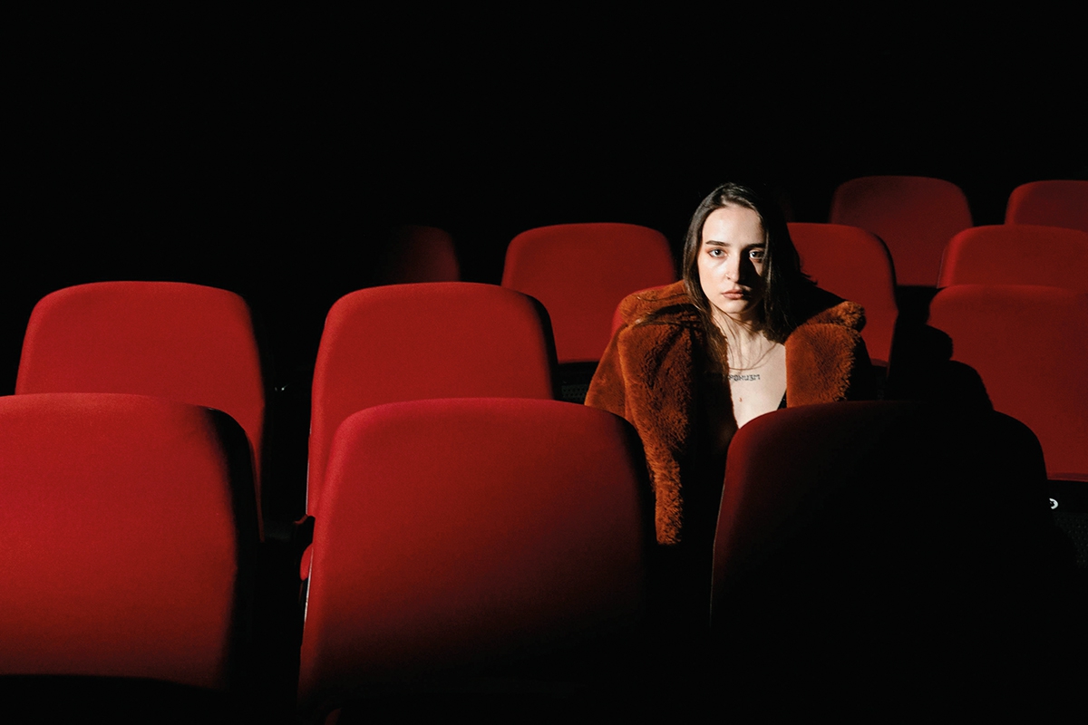 Ketika Kesepian Hadir di Tengah Keramaian