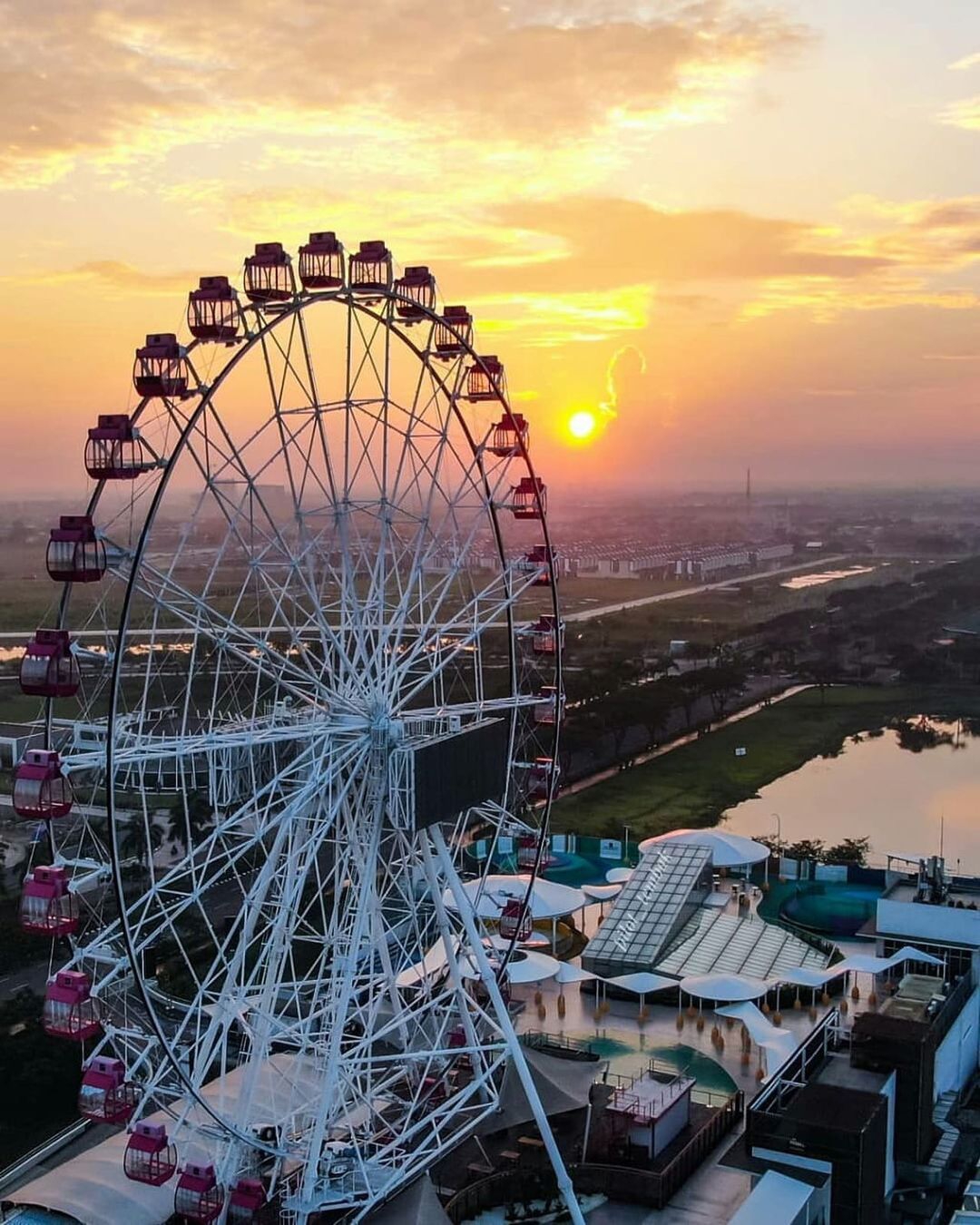 Courtesy of J-SKY Ferris Wheel