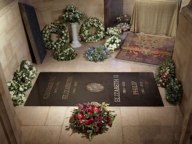 Tempat Peristirahatan Terakhir Ratu Elizabeth II Ditandai Dengan Batu Nisan Yang Besar