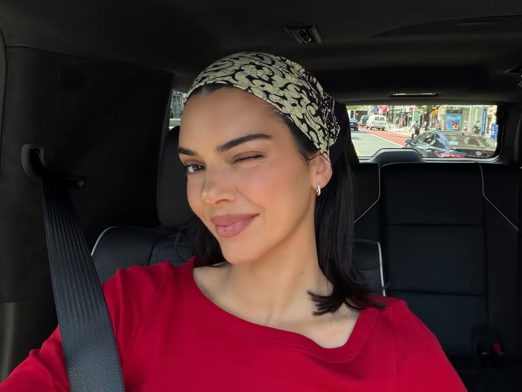 Kendall Jenner, Elle Fanning & Zendaya Resmi Menobatkan Bandana sebagai Aksesori Wajib Musim Ini