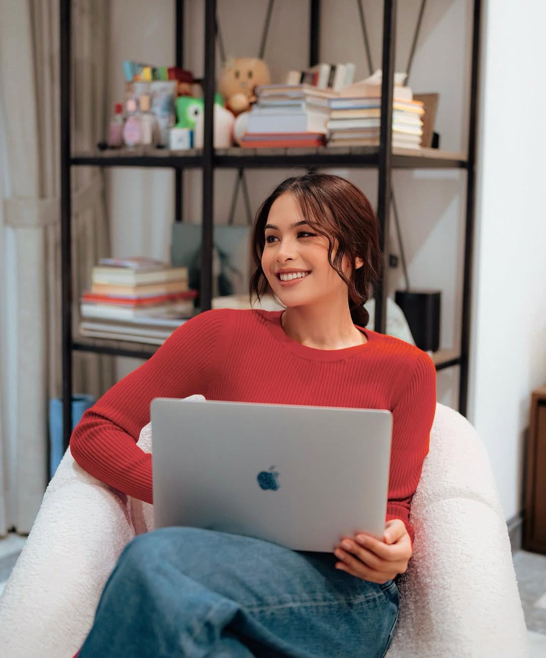 Rekomendasi Buku dari Maudy Ayunda yang Wajib Anda Baca di Usia 20-an