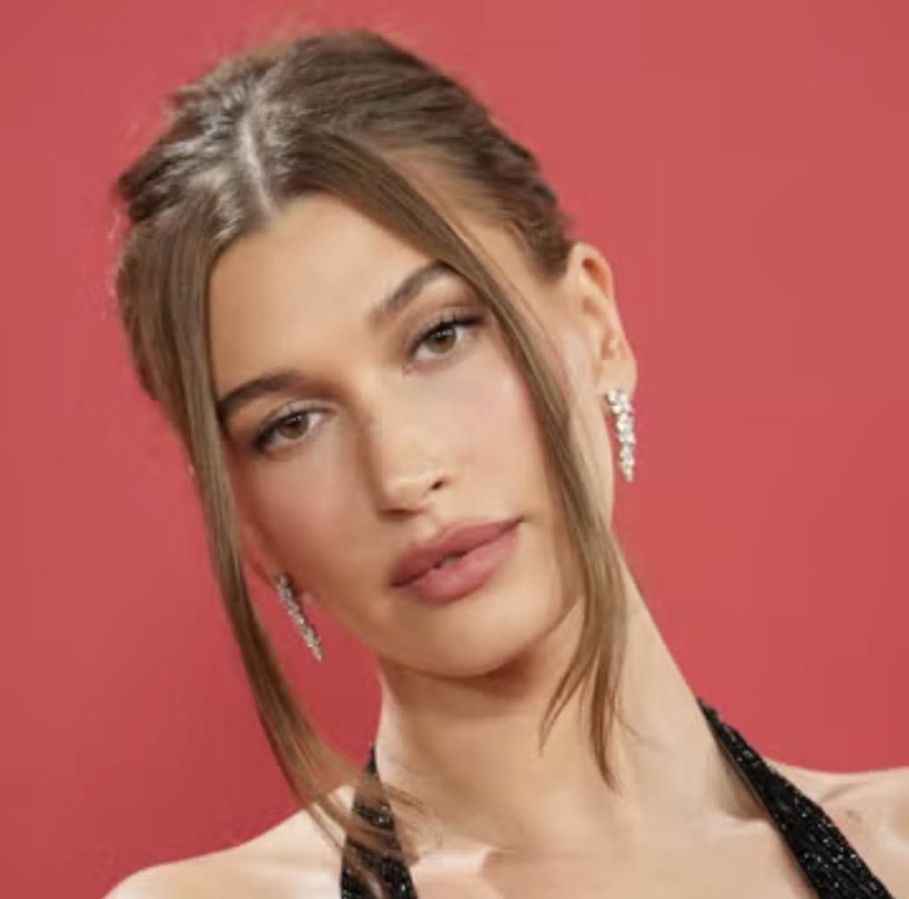 Hailey Bieber Membagikan Video Singkat dan Menggemaskan Baby Jack yang Bermain Sepak Bola
