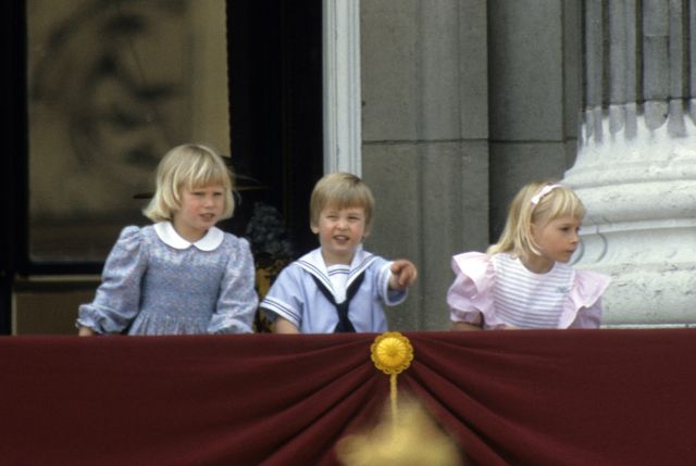 (Pangeran William dan sepupunya, Zara Phillips dan Lady Davina di acara Trooping the Colour tahun 1985.)