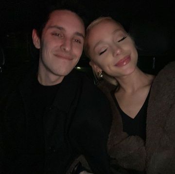 Ariana Grande Resmi Gugat Cerai Suaminya, Dalton Gomez