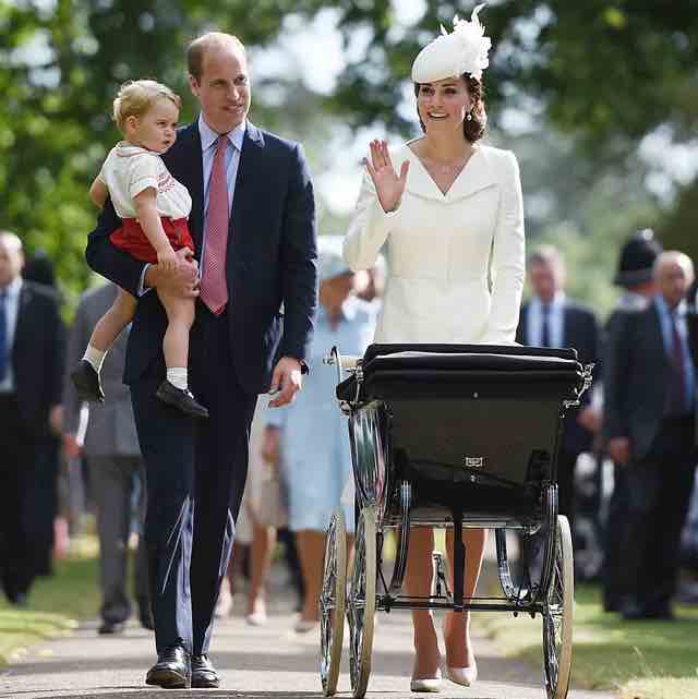 (Pangeran William, Kate Middleton, dan Pangeran George di acara pembaptisan Putri Charlotte tahun 2015.)