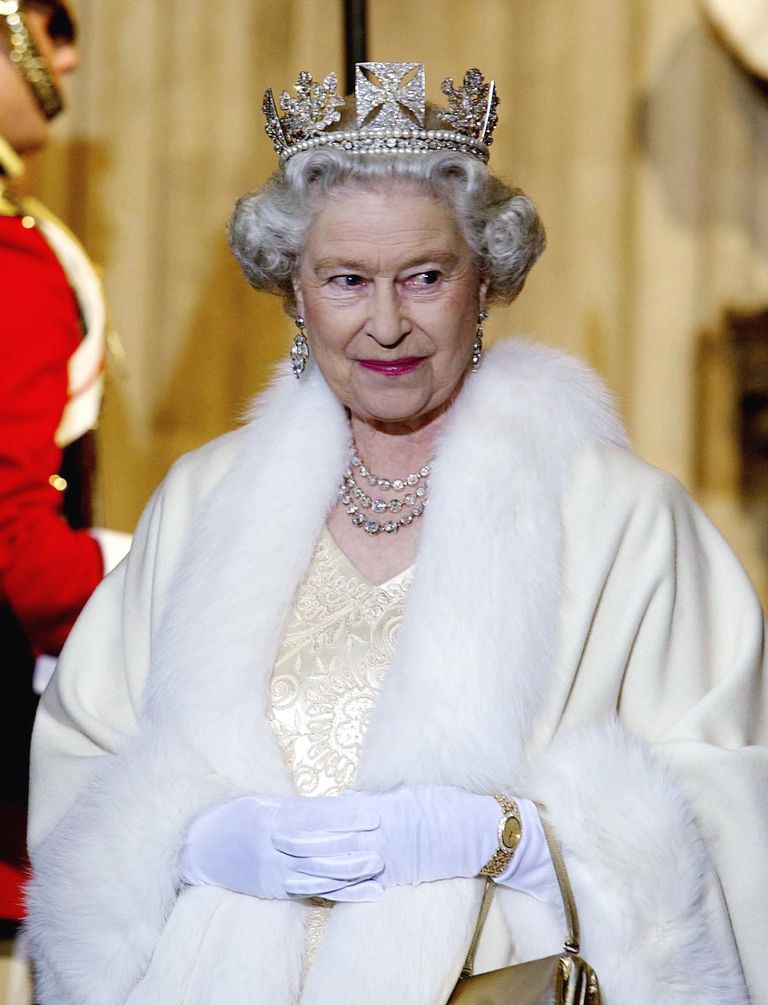Ratu Elizabeth pada tahun 2002