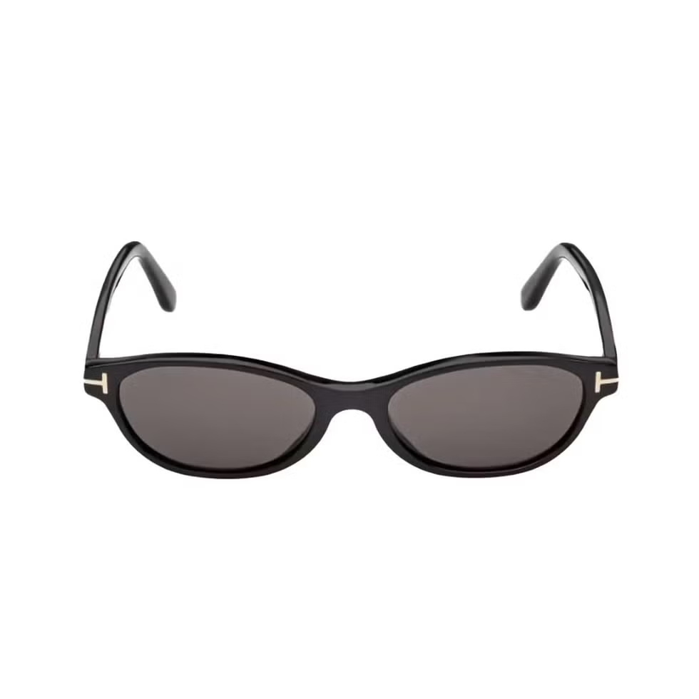 Dari Kiri ke Kanan: Leather-Trim Suede Sneakers,  Tom Ford Chloe Sunglasses