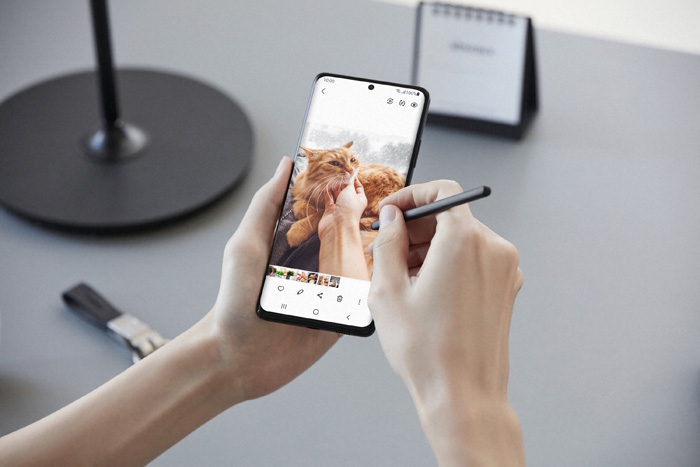 Samsung Galaxy S21 Ultra kini mendukung penggunaan S-Pen