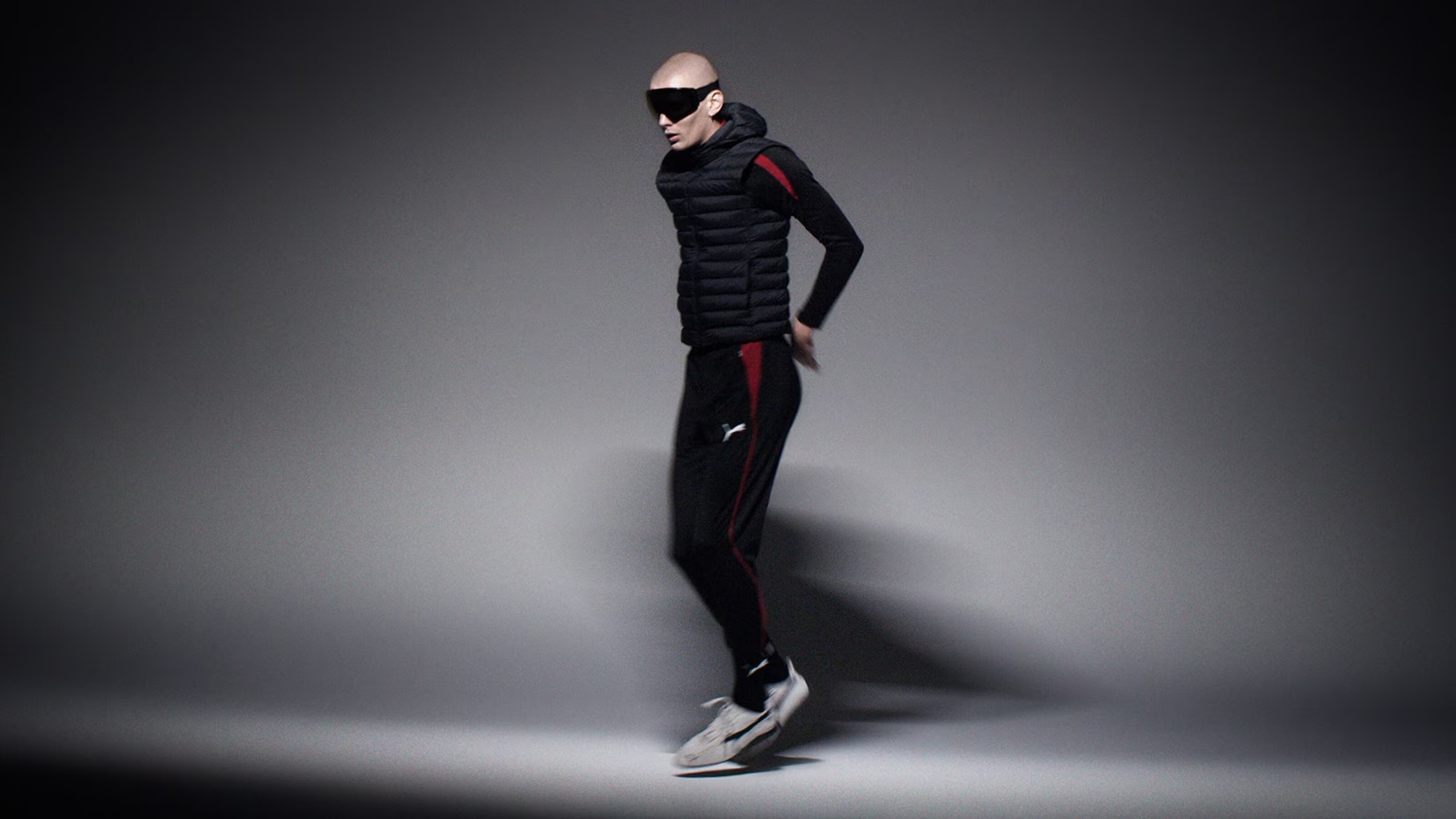 Balenciaga dan Puma Eksplorasi Kolaborasi Siluet Sporty dalam Narasi Musim Panas