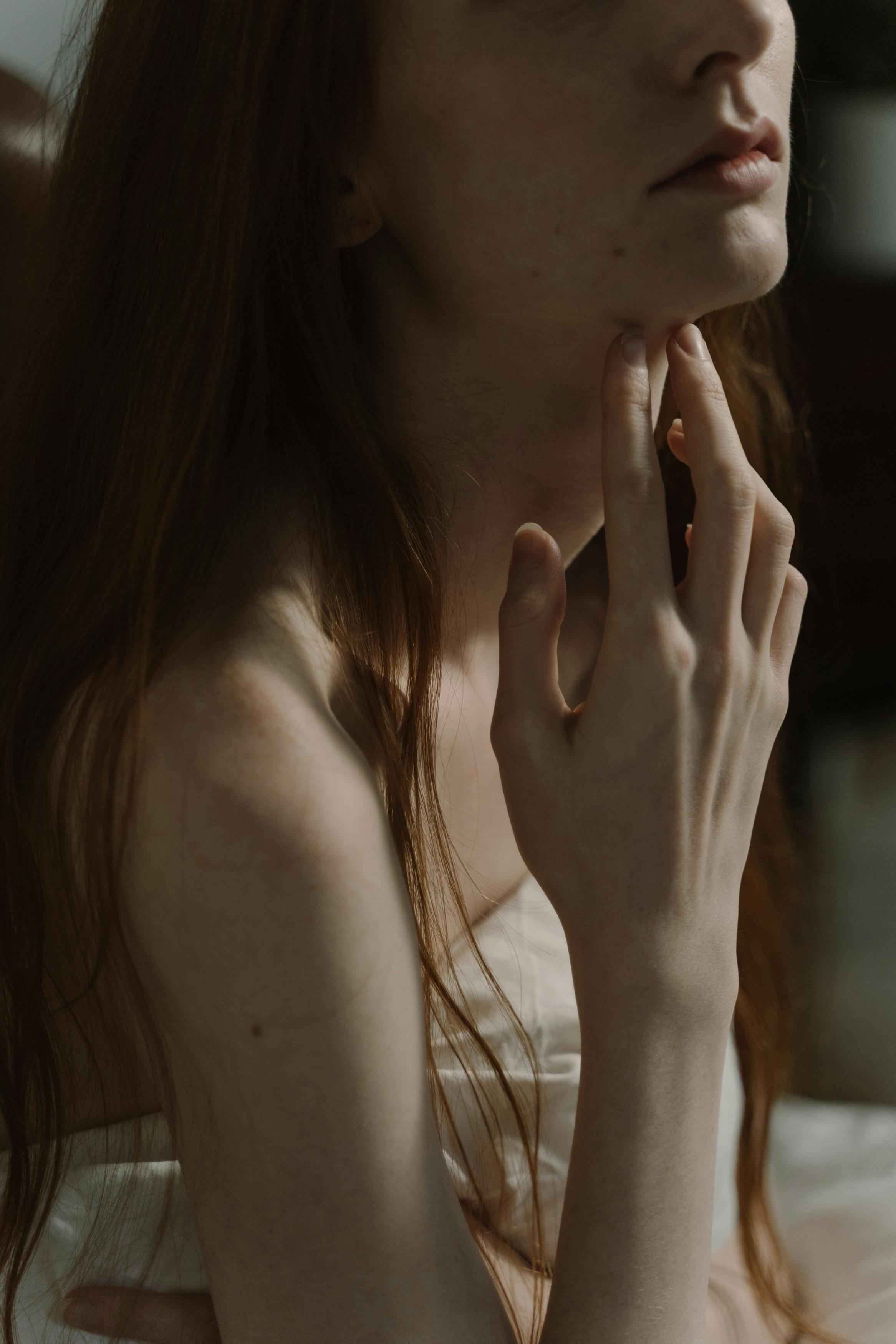 Ciri-Ciri Benjolan di Leher yang Tidak Berbahaya