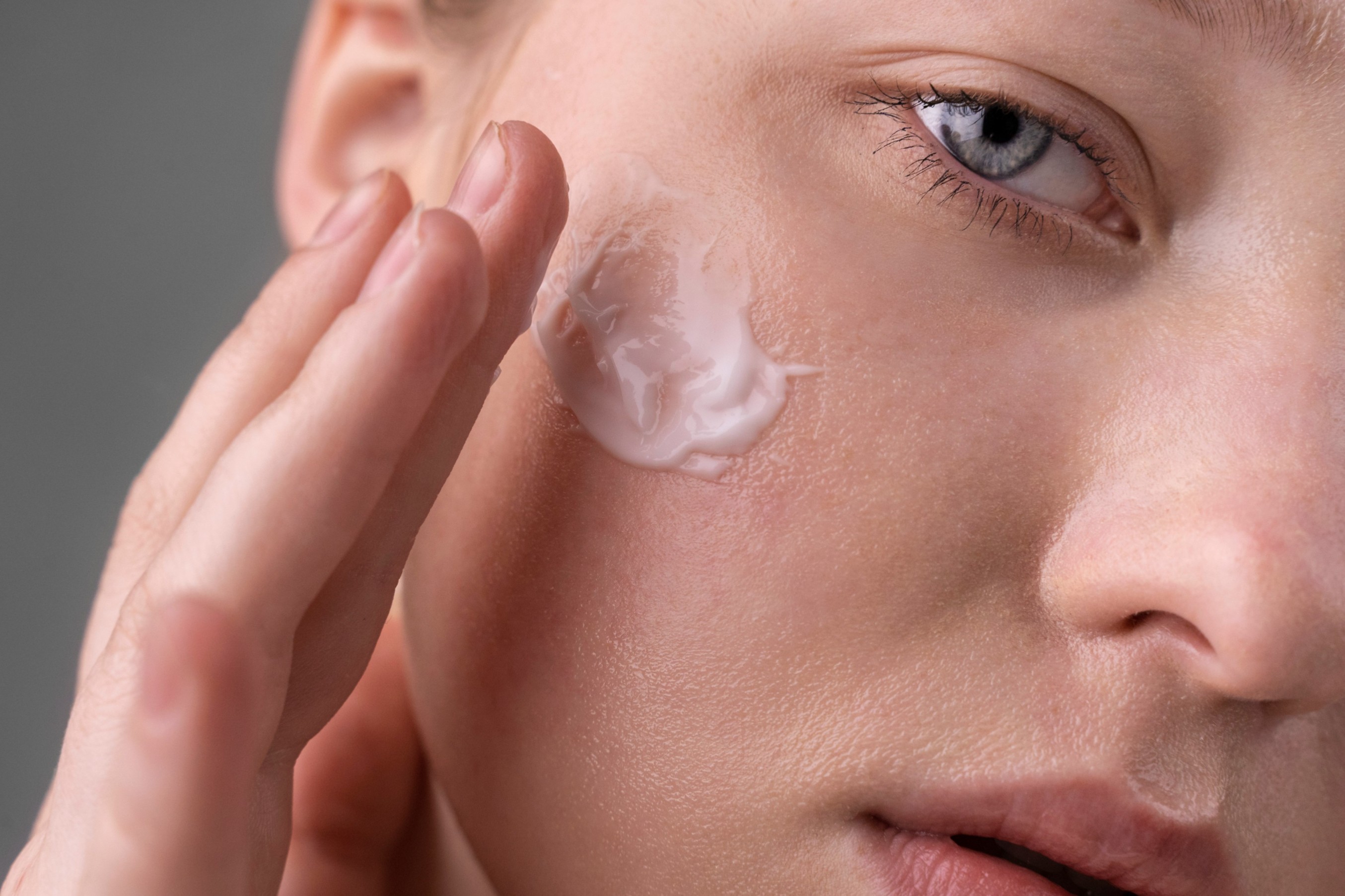 Rekomendasi Skincare untuk Kulit Kering agar Selalu Terhidrasi