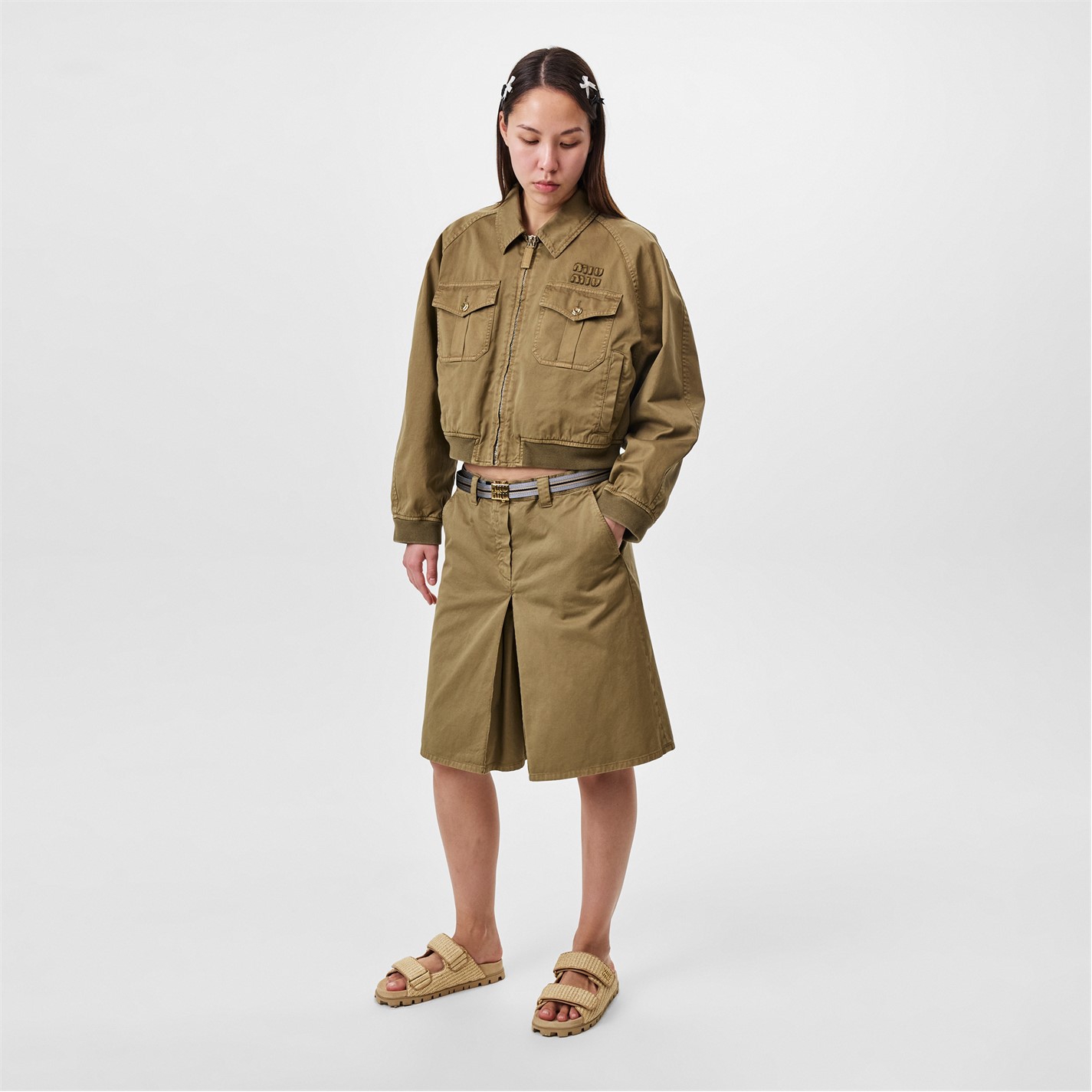 Rekomendasi Baju yang Cocok untuk Celana Kulot Hitam